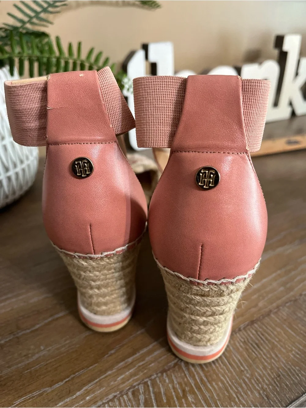 Tommy Hilfiger Yemina Coral Stacked Heel Wedge Espadrille Sandals Size 7.5